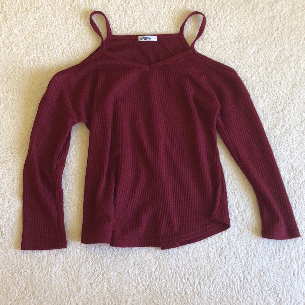 Red cold shoulder tee